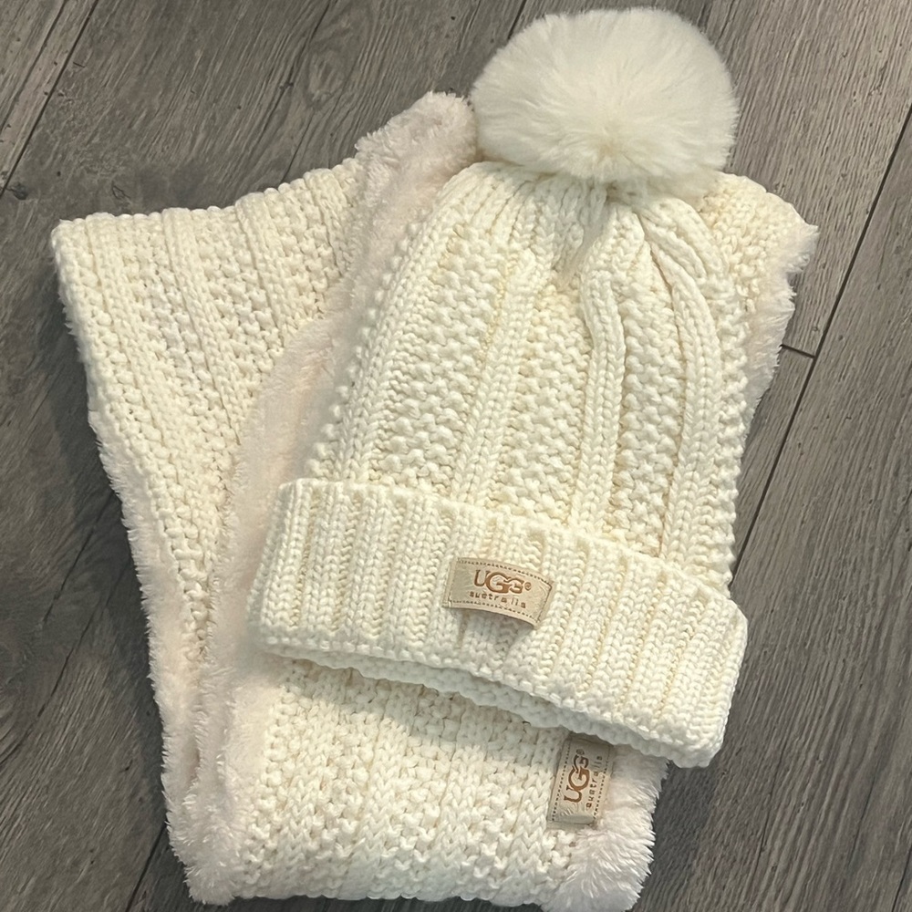 UGG Winter White Hat & Infinity Scarf set